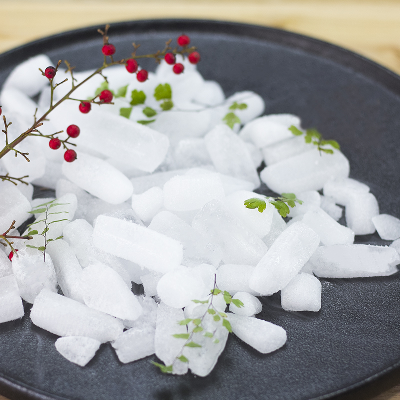 夏天天氣熱，可以用干冰給室內(nèi)降溫？